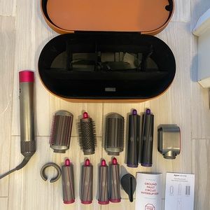 LIKE NEW -Dyson Airwrap™ multi-styler Complete LongRe-engineered attachments.